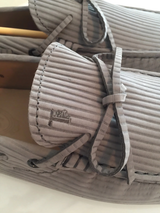 Tods Tod's Ribbed Leather Tie Loafers