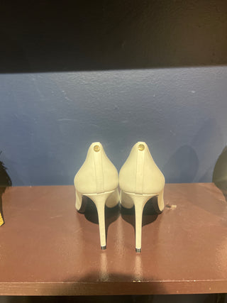 Tom Ford Leather Pointed-Toe Pumps in Ecru