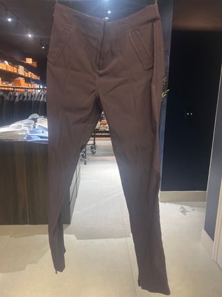 Tom Ford Technical Fabric Tapered-Leg Trousers with Zippered Cuffs Bordeaux