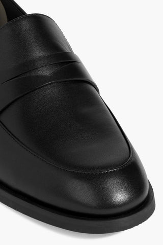 STUART WEITZMAN EMI LEATHER LOAFERS - Size 8
